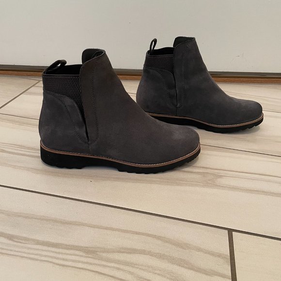 BLONDO Waterproof Bootie Dark Grey Suede - Picture 1 of 9